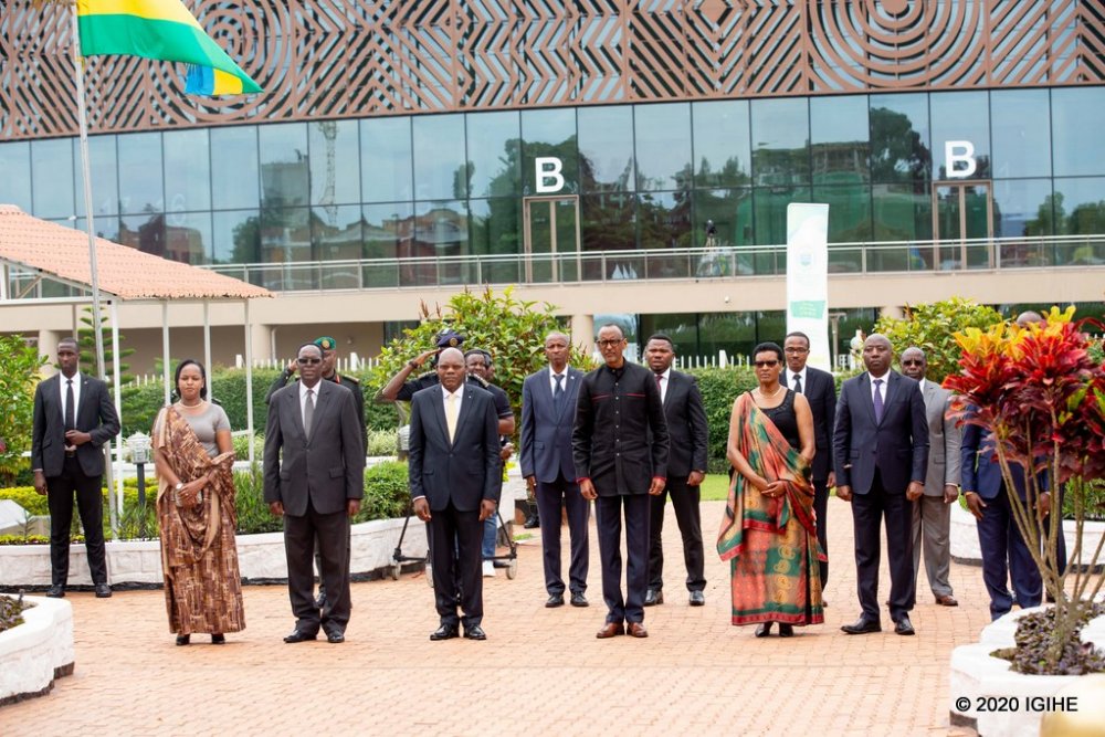 President Kagame honours national heroes