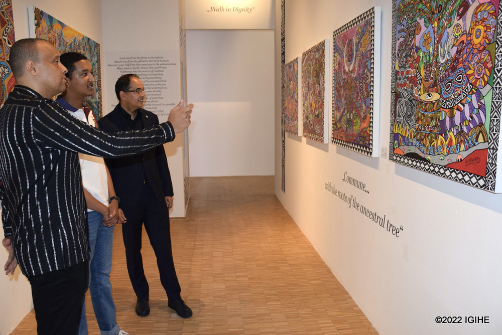 Nukwami is showcasing eye-catching paintings. 