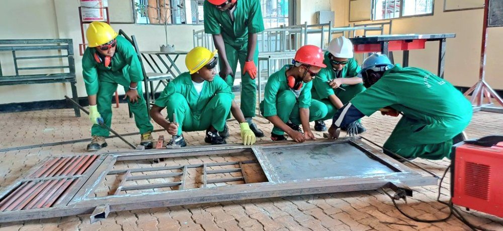 In construction and manufacturing, the number of girls remains low.