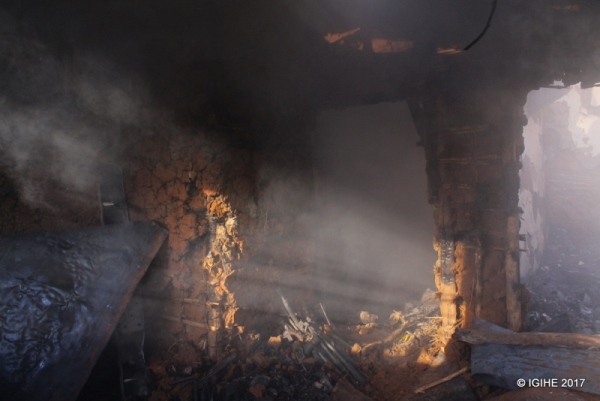 The building burnt to ashes. 