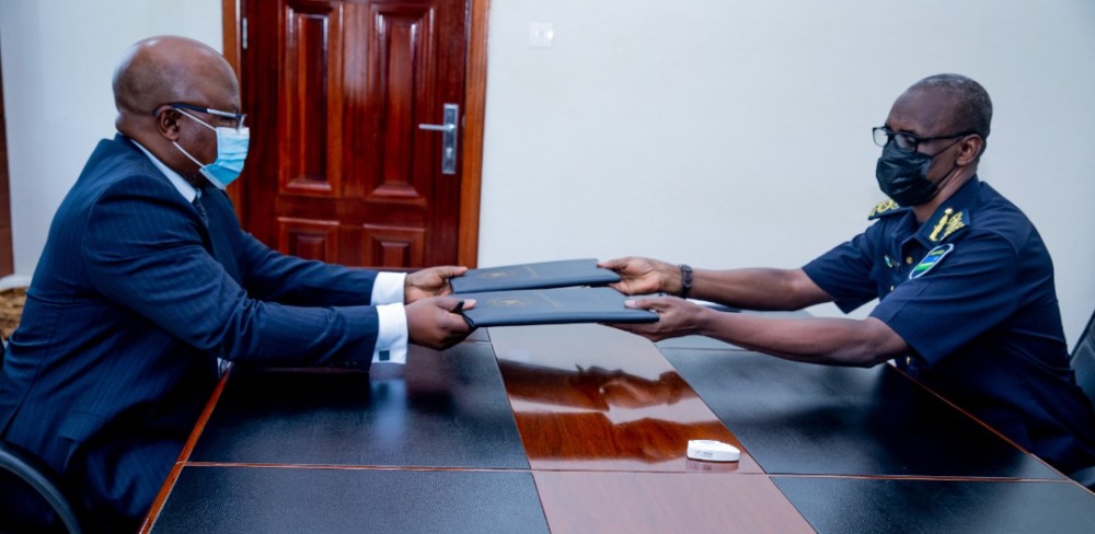 The agreement was signed between Inspector General of Police (IGP) Dan Munyuza and Dr. Thwala Nhlanhla, the Vice Chancellor and Provost for African Leadership University, at the RNP General Headquarters in Kacyiru.