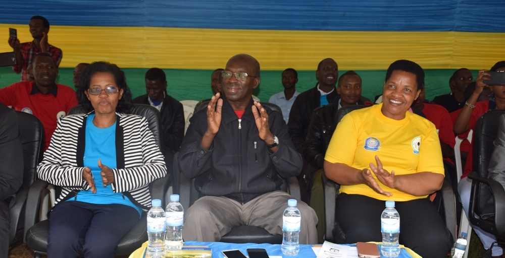 Murekezi (C) and Southern Province Governor Marie Rose Mureshyankwano (R) in the event