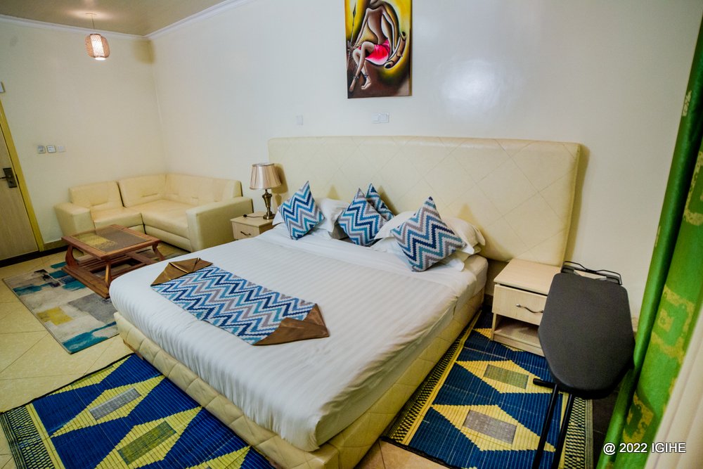Classic Resort Lodge has ample rooms with eye-catching decorations. 