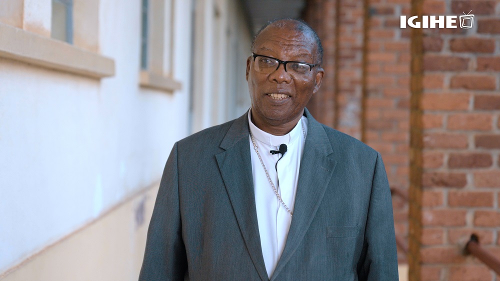 Bishop Rukamba advised his successor as the Bishop of Butare Diocese to prioritize strengthening the faith of the youth. 
