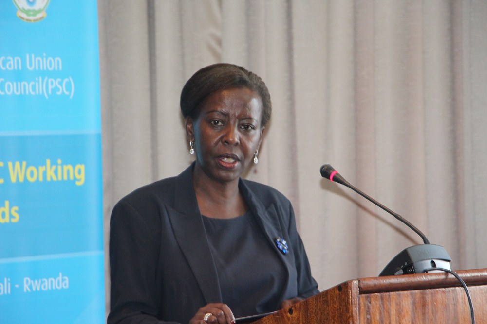 The Minister of Foreign Affairs, Louise Mushikiwabo has expressed optimism that South Africa will remove barriers for Rwandans requesting for a Visa to travel to the country.
