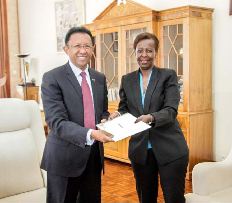 Mushikiwabo submits her candidature to Madagascar President Hery Rajaonarimampianina.