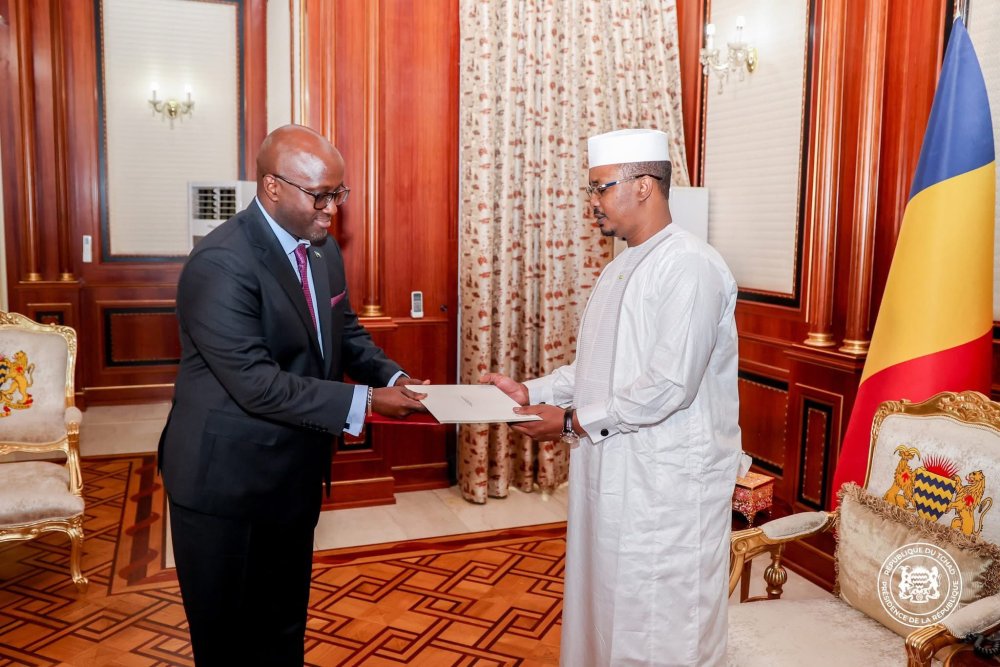 Amb. Nduhungirehe delivered President Kagame’s message to Chad’s Marshal Déby.