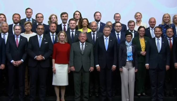 European Union (EU) foreign ministers met in Copenhagen on Saturday, and they unanimously urged the United States to reconsider its recent decision to deny entry visas to Palestinian officials.
