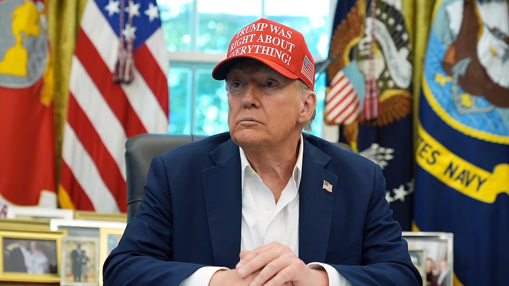 US President Donald Trump speaks with reporters in the Oval Office of the White House. The Head of State has warned that both Russia and Ukraine could face tough economic measures if they fail to engage in meaningful peace talks.