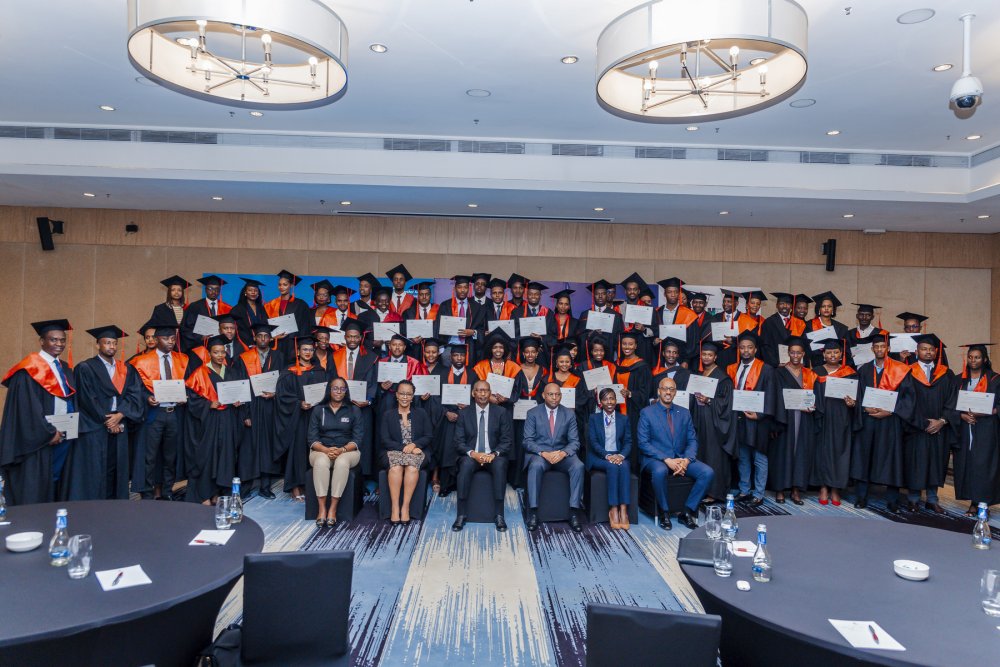 Graduates with senior sexecutives from the banking sector and Governor Rwangombwa in a group photo at the graduation ceremony.