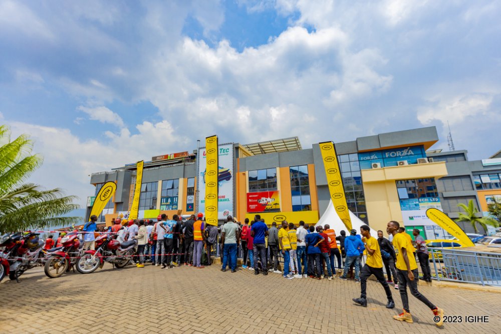 MTN Rwanda customers at the launch of ’Izihirwe na MTN’ campaign.