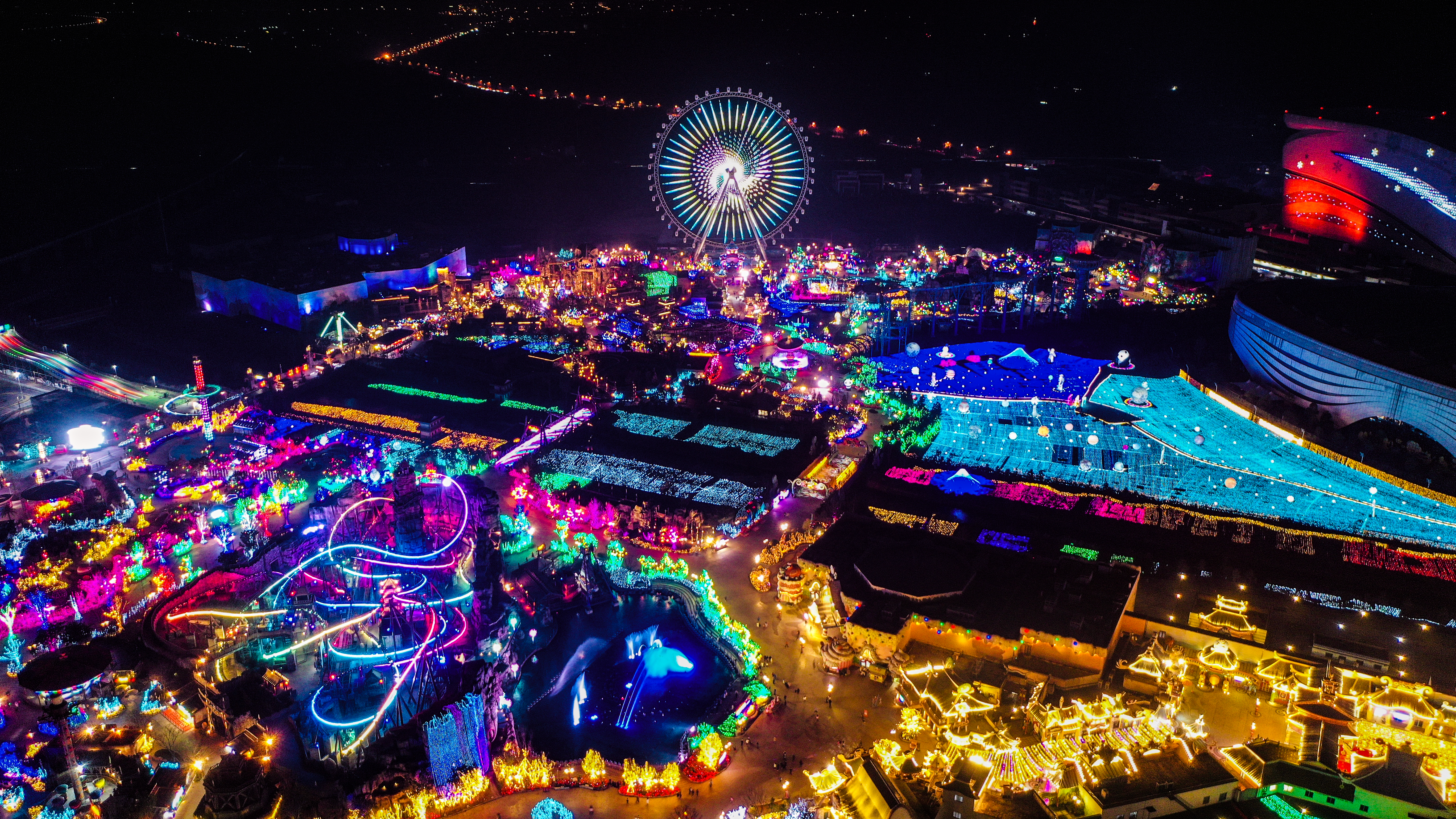 Night view of Chengdu Sunac Cultural Tourism City.