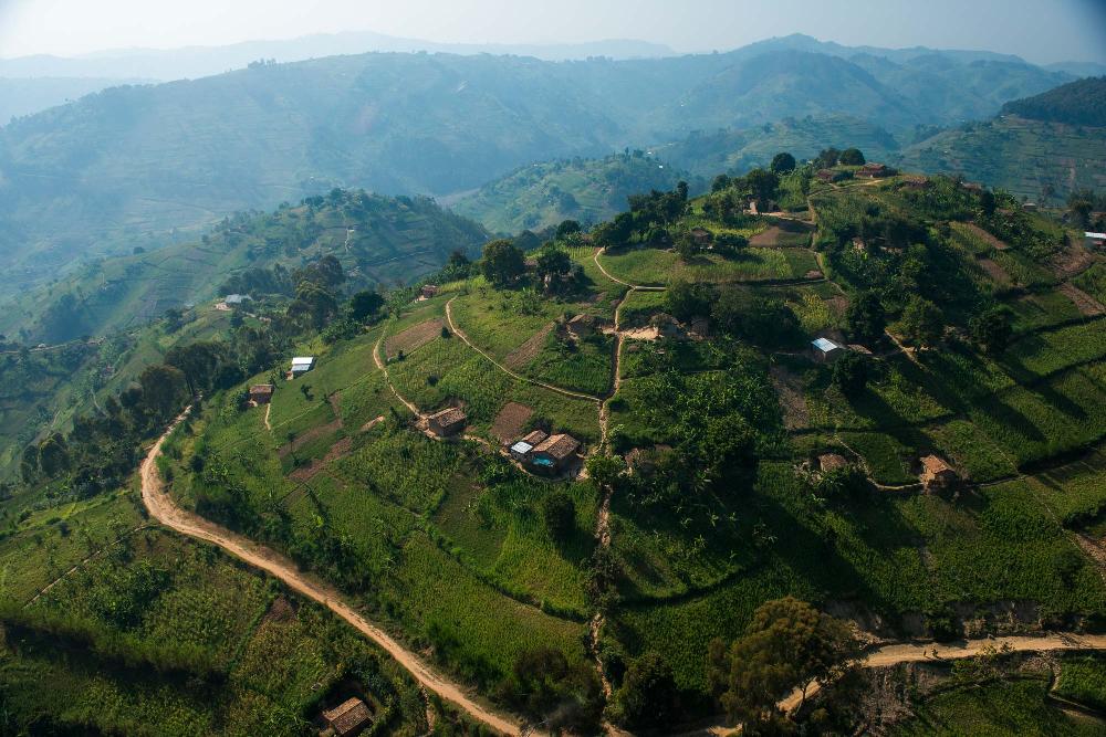 The article 20 of the Law No 43/2013 of 16/06/2013 determining land use in Rwanda shows that land registration is obligatory.