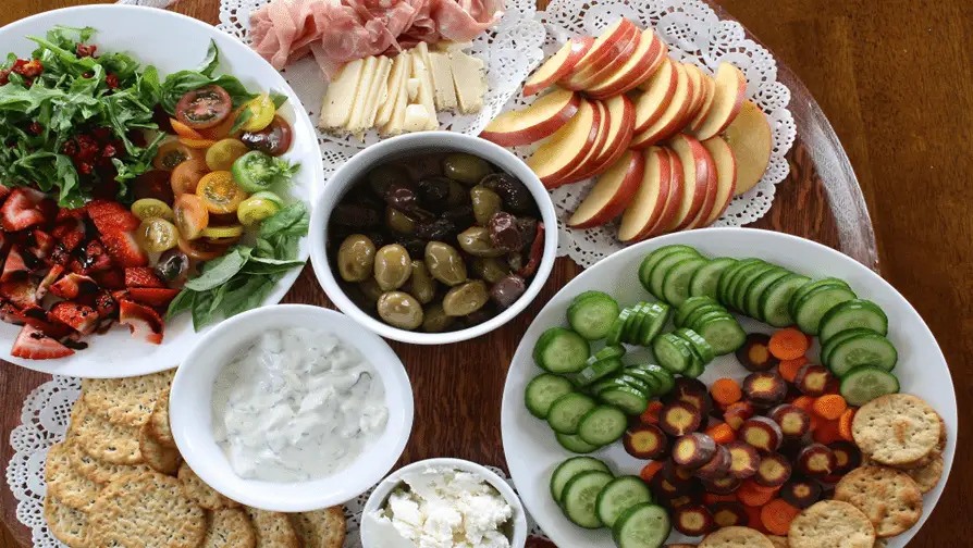 A well-functioning immune system requires a diet rich in vitamins, minerals, and antioxidants.