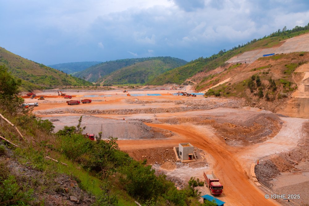 A long wall will be constructed in the blue-marked area to contain the water, creating a lake behind it.