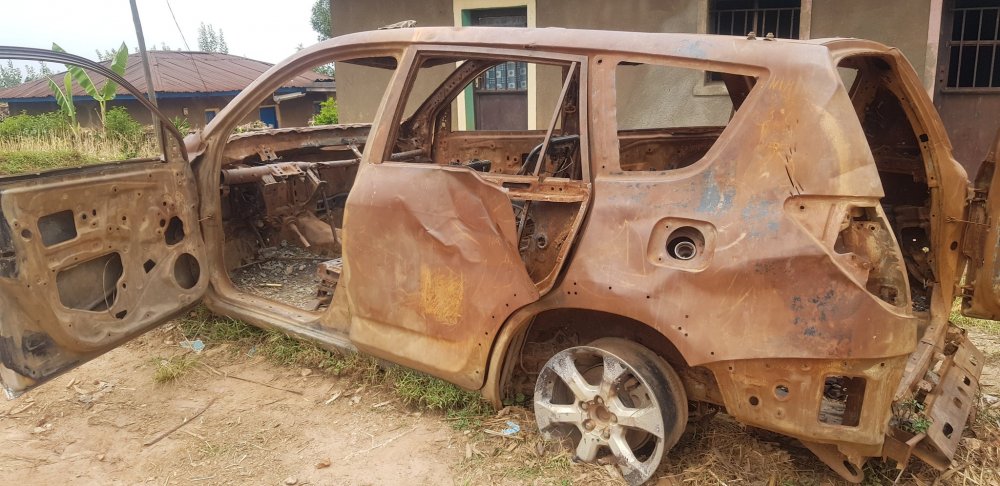 Attacks carried out by FLN claimed people's lives and burnt vehicles. 