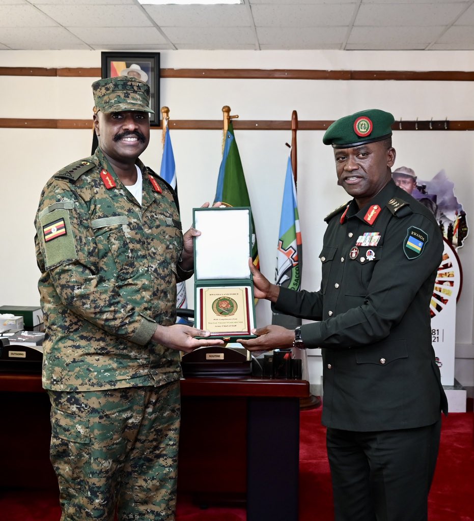 Major General Nyakarundi led a group of Rwandan soldiers to Uganda.
