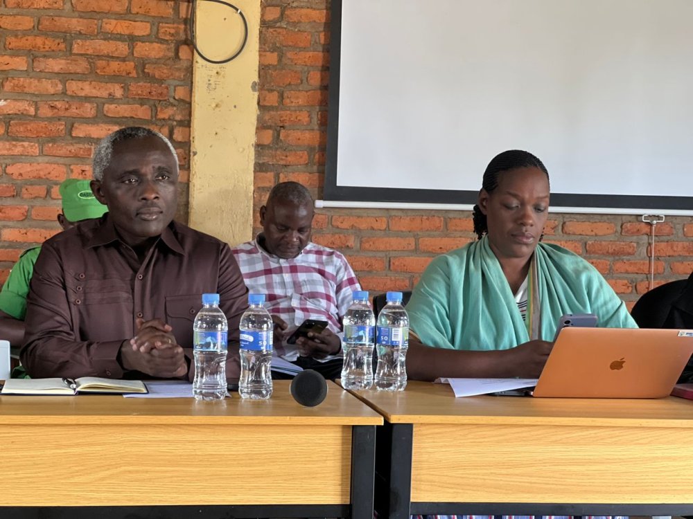 The officials who visited the centre were Mayor Phanuel Sindayiheba and Marie Alice Kayumba Uwera, the Executive Director in charge of National Unity and Community Resilience at MINUBUMWE.