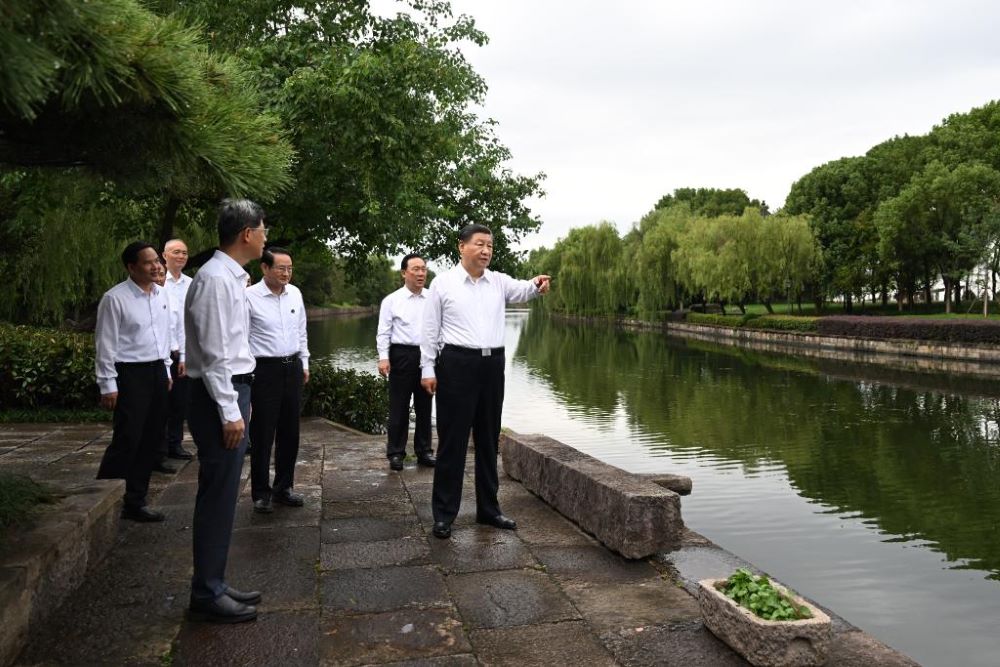 Xi Jinping, general secretary of the Communist Party of China Central Committee, inspects a canal culture park in Shaoxing, east China's Zhejiang Province, Sept. 20, 2023. Xi inspected the city of Shaoxing in east China's Zhejiang Province on Wednesday afternoon. Xi visited an exhibition hall featuring the "Fengqiao model" for promoting community-level governance to review the evolution of the dispute resolution mechanism and learn about its innovative development in the new era. Xi also went to a canal culture park to learn about the history of ancient canals, the preservation of the Grand Canal, and the construction progress of a national cultural park featuring the Grand Canal. (Xinhua/Xie Huanchi)