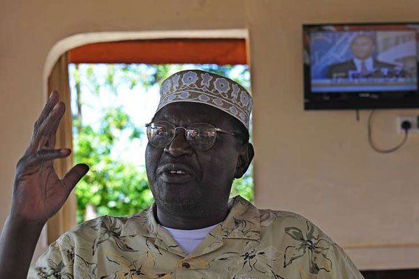 Malik Obama, US President Barack Obama's half-brother, speaks on January 16, 2013 in Nyang'oma in Kogelo, Siaya.