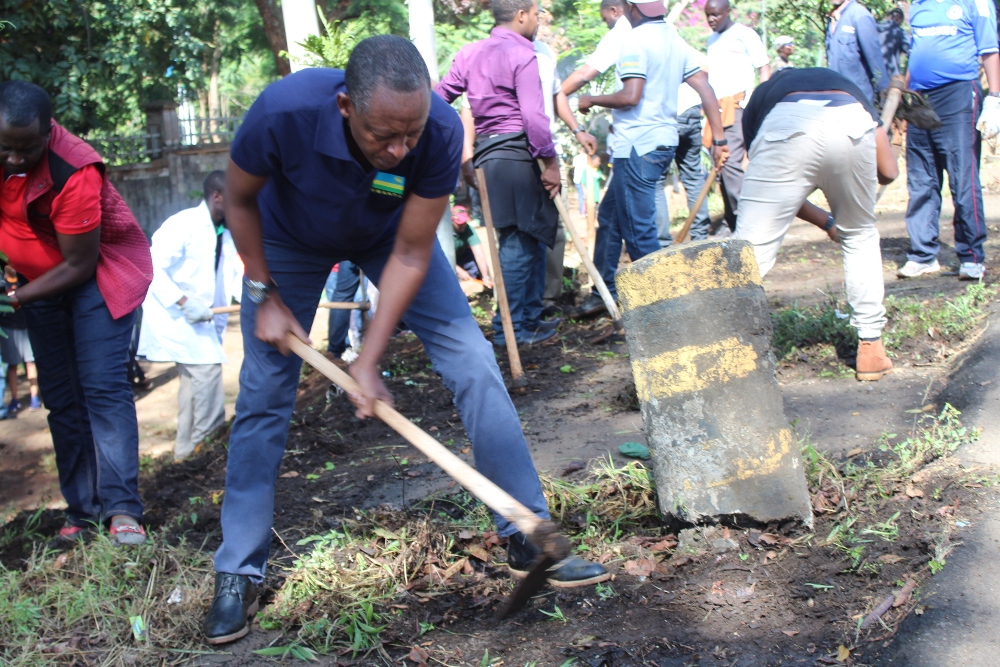 Ambassador James Kimonyo leads participants at Umuganda in Nairobi