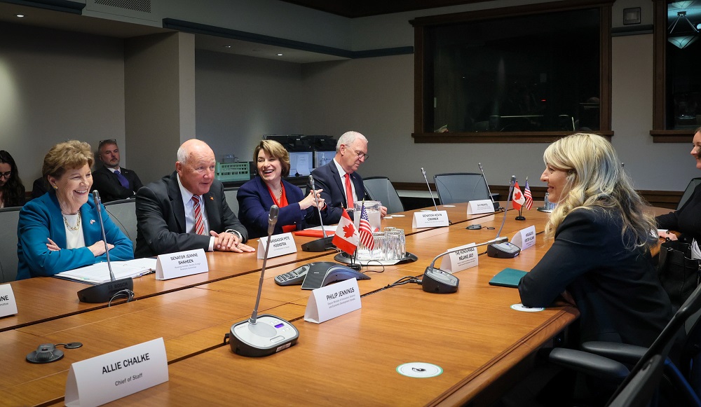 U.S. senators have applauded Rwanda-DRC steps toward peace. 