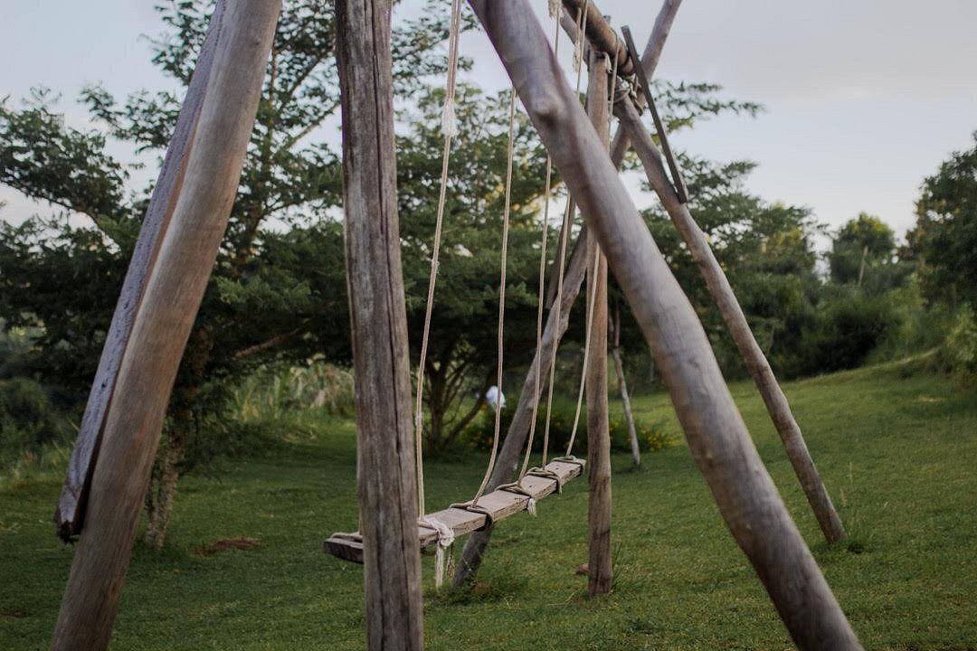 Four people swing seat.