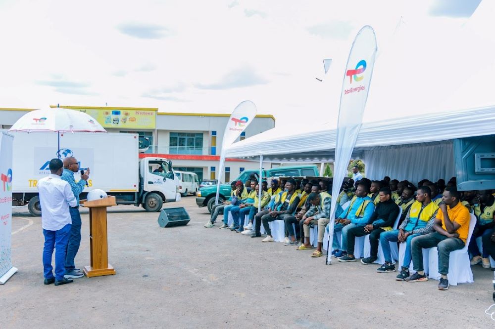 Before receiving the helmets, the motorcyclists were reminded about key road safety practices.