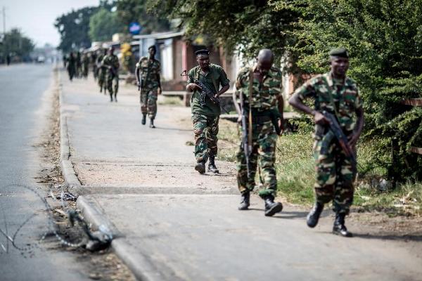 Burundian soldiers withdraw from the restive Cibitoke neighbourhood in Bujumbura after a police operation on July 1, 2015