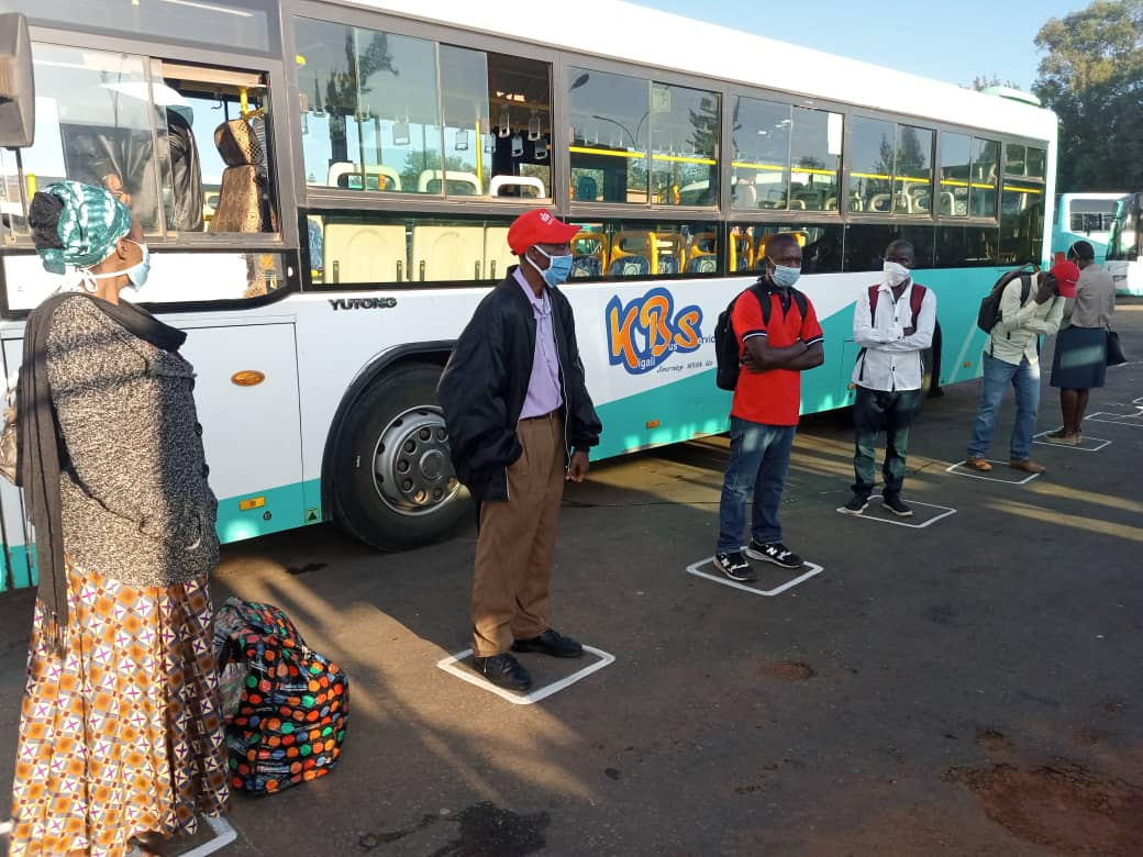 All passengers have to always wear facemasks and they must comply with the social distancing of at least one meter while getting on or off the bus