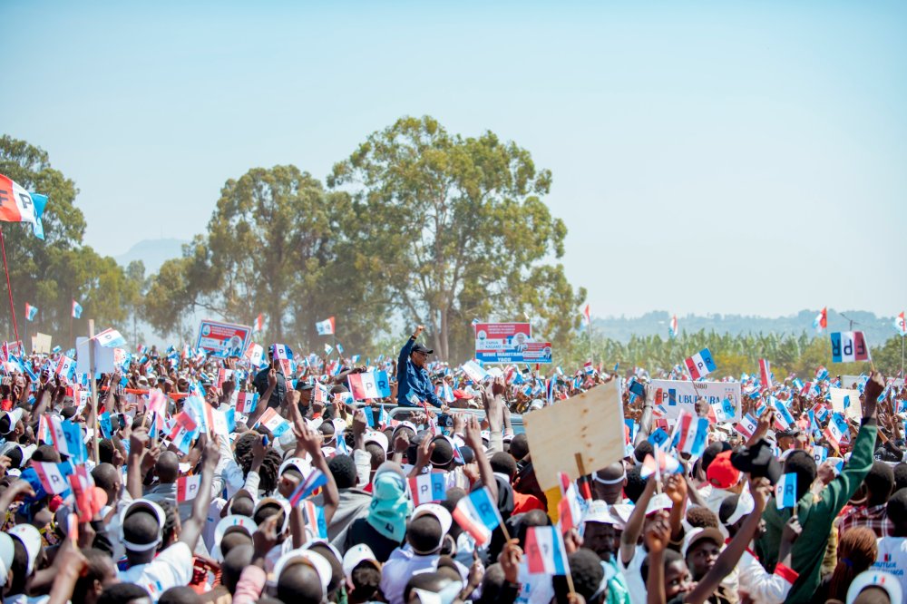 Paul Kagame told Rwandans that he will not falter in the journey to rebuild Rwanda.