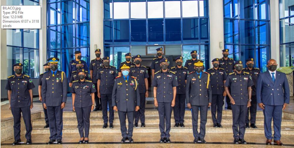 The visiting delegation in a group photo with RNP officers.  