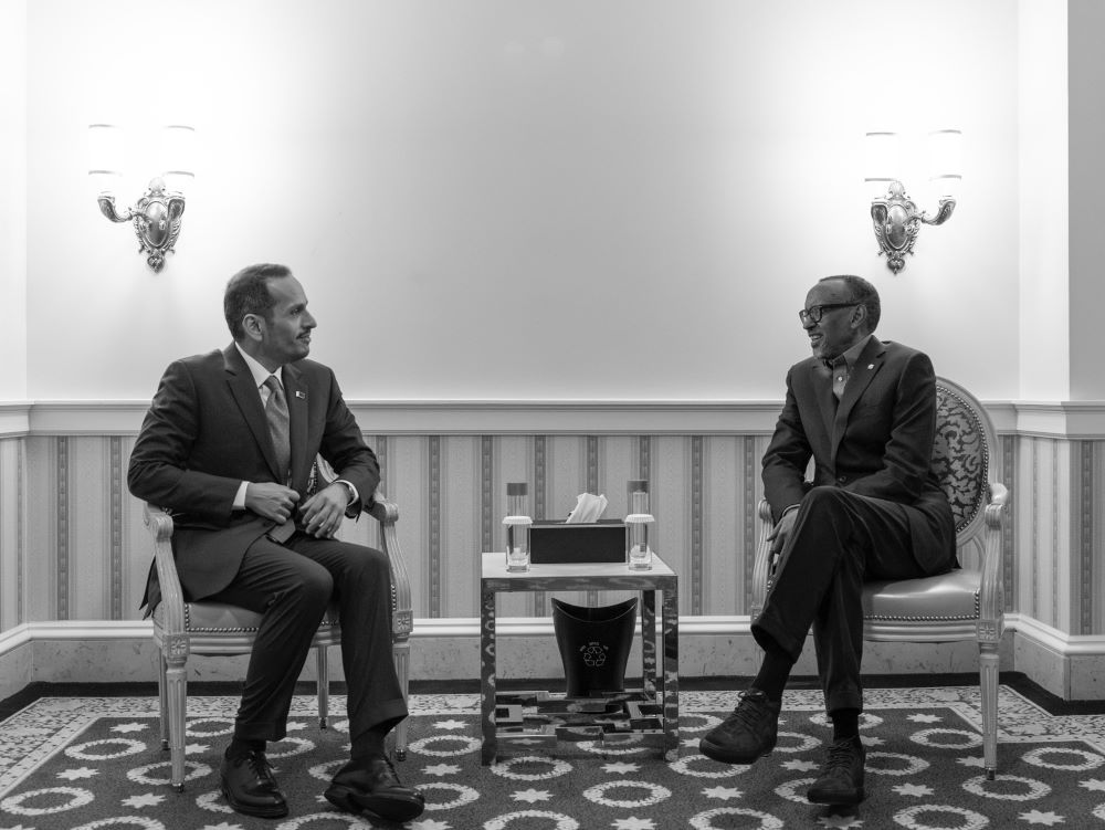 President Kagame holding talks with Qatar's Prime Minister.