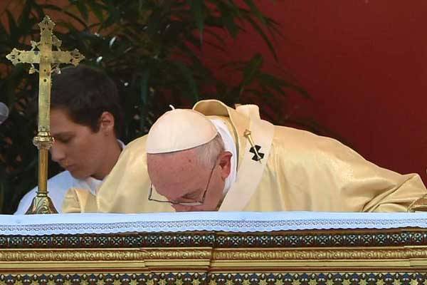 Pope Francis kisses the altar during Mass on November 1, 2015 in Rome.