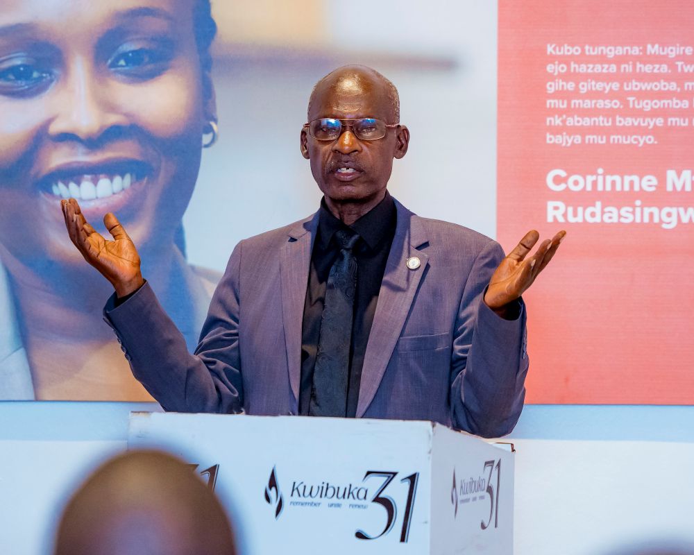 Gérard Mbarushimana, President of Ibuka in Rubavu District, reminded LOLC Unguka Finance staff that the Genocide was primarily caused by discriminatory and divisive leadership.