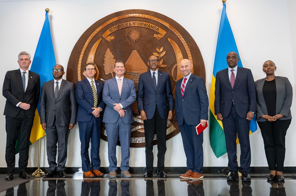 Dr. Jackson and his delegation were welcomed by President Kagame, who was flanked by Minister of Defense Juvenal Marizamunda, the Secretary General of the National Intelligence and Security Service (NISS) Emmanuel Havugiyaremye, and Government Spokesperson Yolande Makolo.