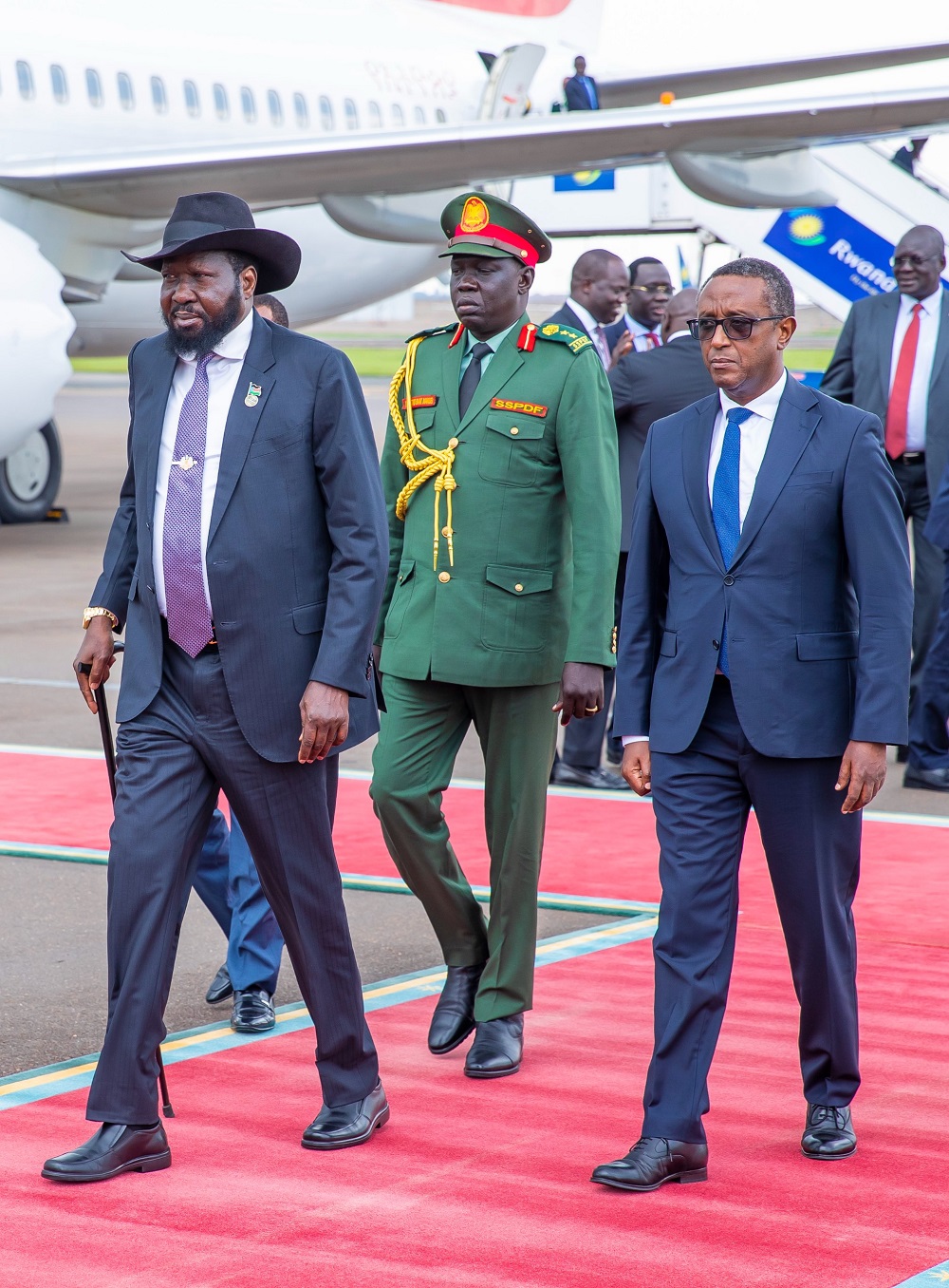 Upon arrival at Kigali International Airport, Salva Kiir was welcomed by Rwanda’s Minister of Foreign Affairs and Cooperation, Dr. Vincent Biruta.
