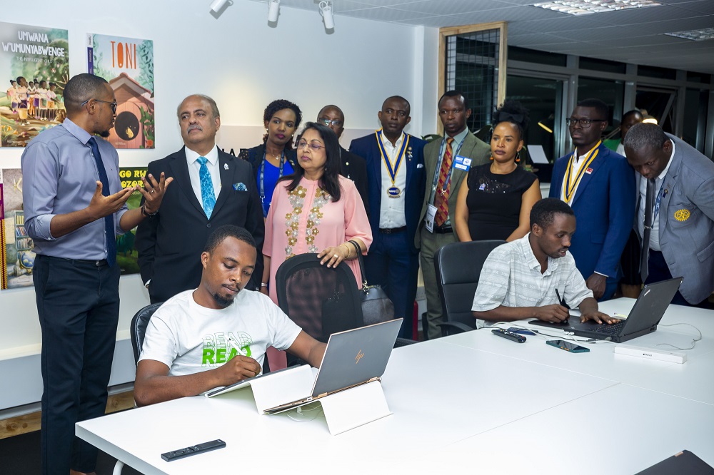 The President of Rotary International, Shekhar Mehta toured different sections of Kigali Public Library. 
