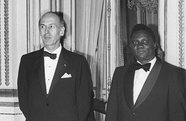 Giscard d’Estaing (left) with Juvenal Habyarimana.