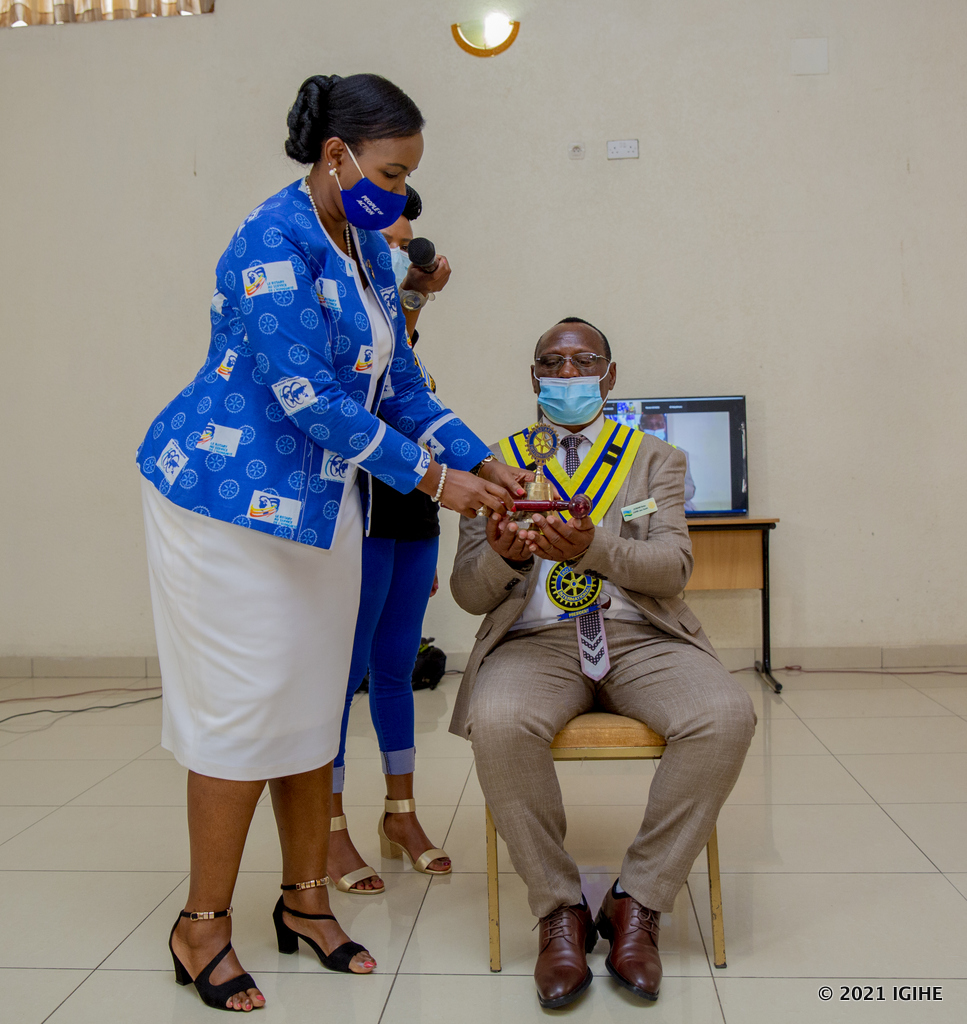 The President of Rotary Club Bugoyi Ibirunga, Bishop Jean Faustin Gapira receiving emblems of the organization.