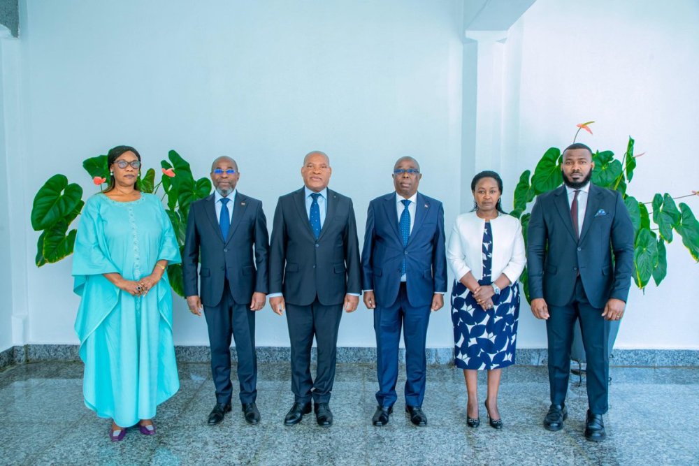 Senate President Dr. Kalinda has received the Ambassador of Angola to Rwanda along with his delegation.