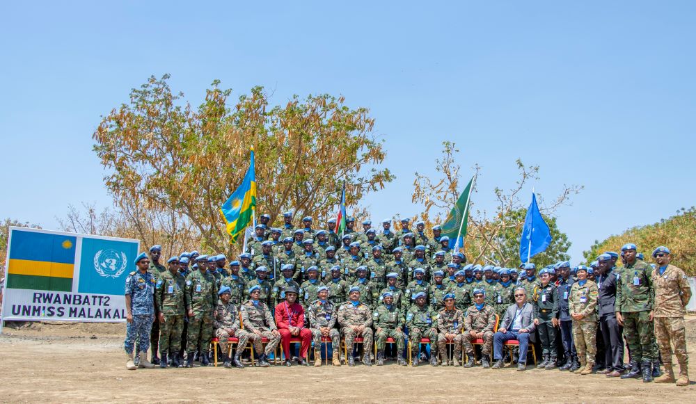 A photo of souvenir was taken after the medal awarding ceremony.