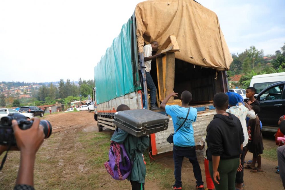 Residents from Bannyahe loading their luggage to move to Busanze estate.  
