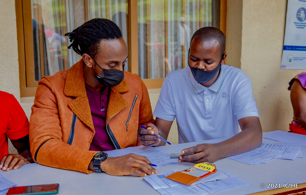 Andy Bumuntu also participated in the campaign. 