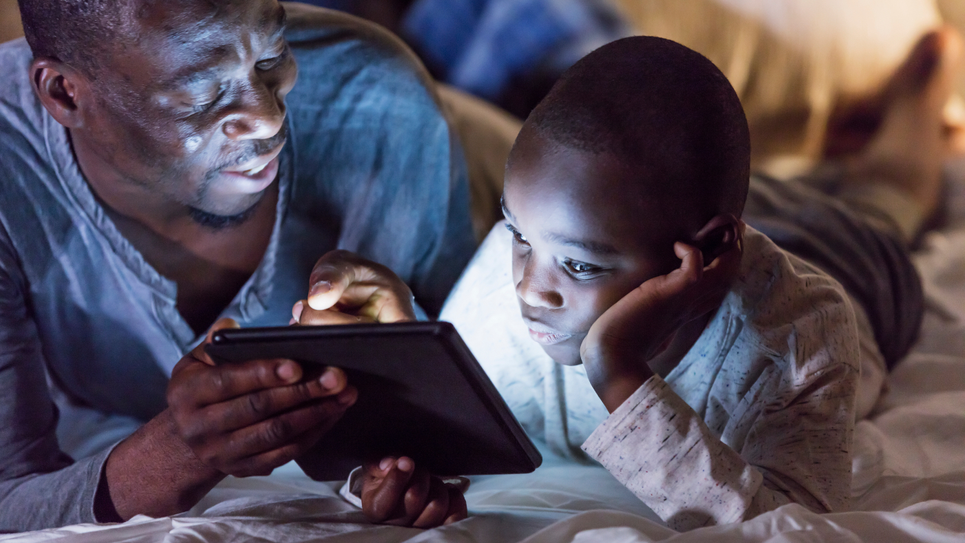 Experts at Harvard Medical School note that the goal is not to eliminate screens entirely but to create healthy boundaries that support a child’s physical, mental, and emotional well-being.