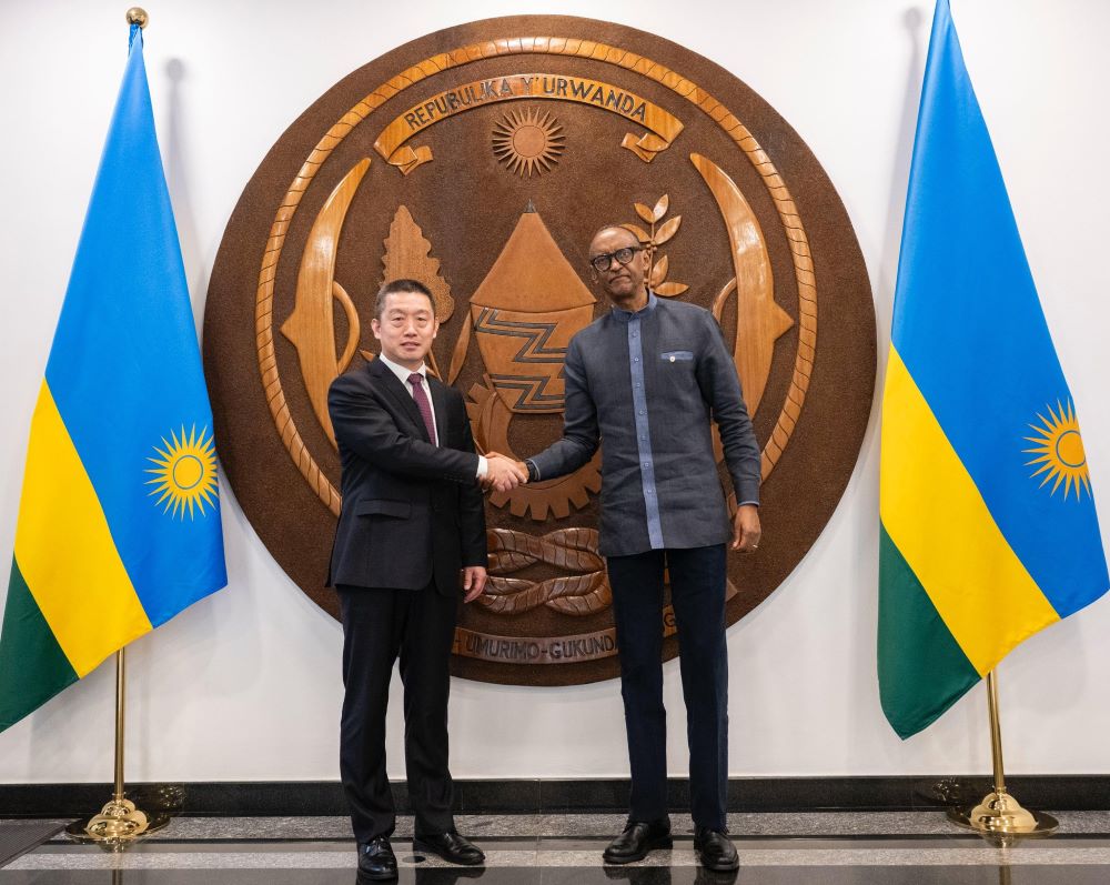 President Paul Kagame bid farewell to the outgoing Chinese Ambassador, Wang Xuekun.
