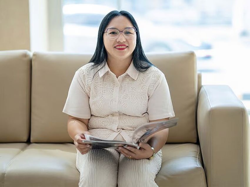 Jovi Jacao, a 42-year-old Filipina healthcare assistant and a mother of two, underwent a life-changing oculoplastic surgery.