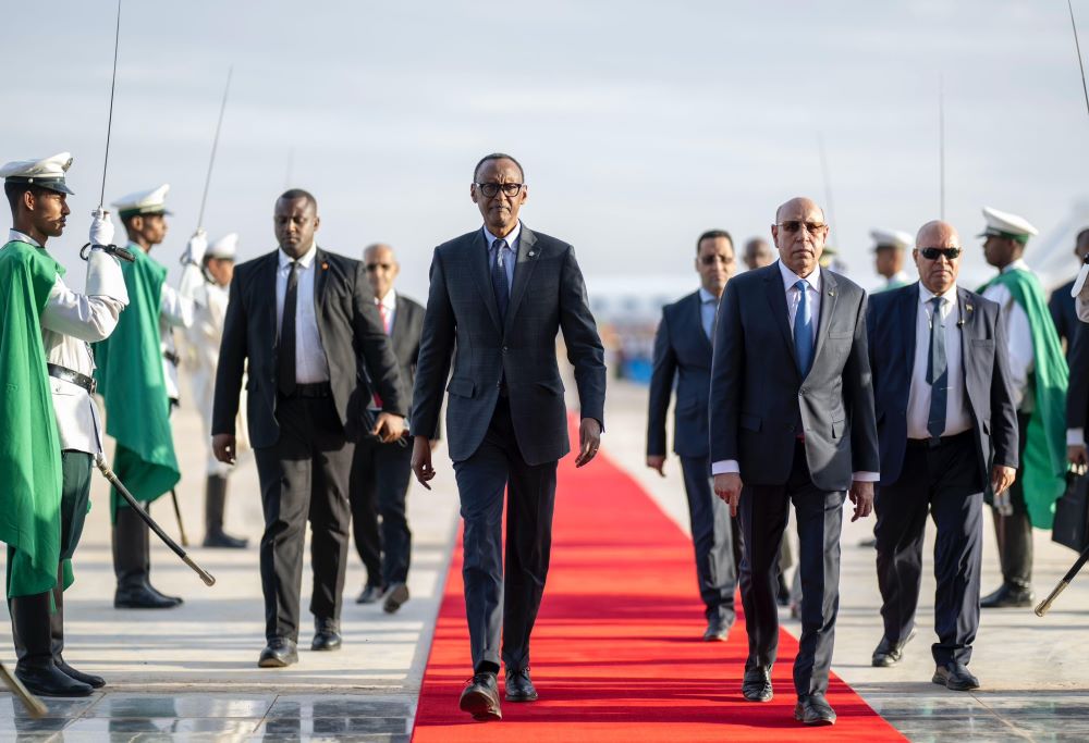 Upon arrival, President Kagame was warmly welcomed by his Mauritania counterpart Mohamed Ould Ghazouani.