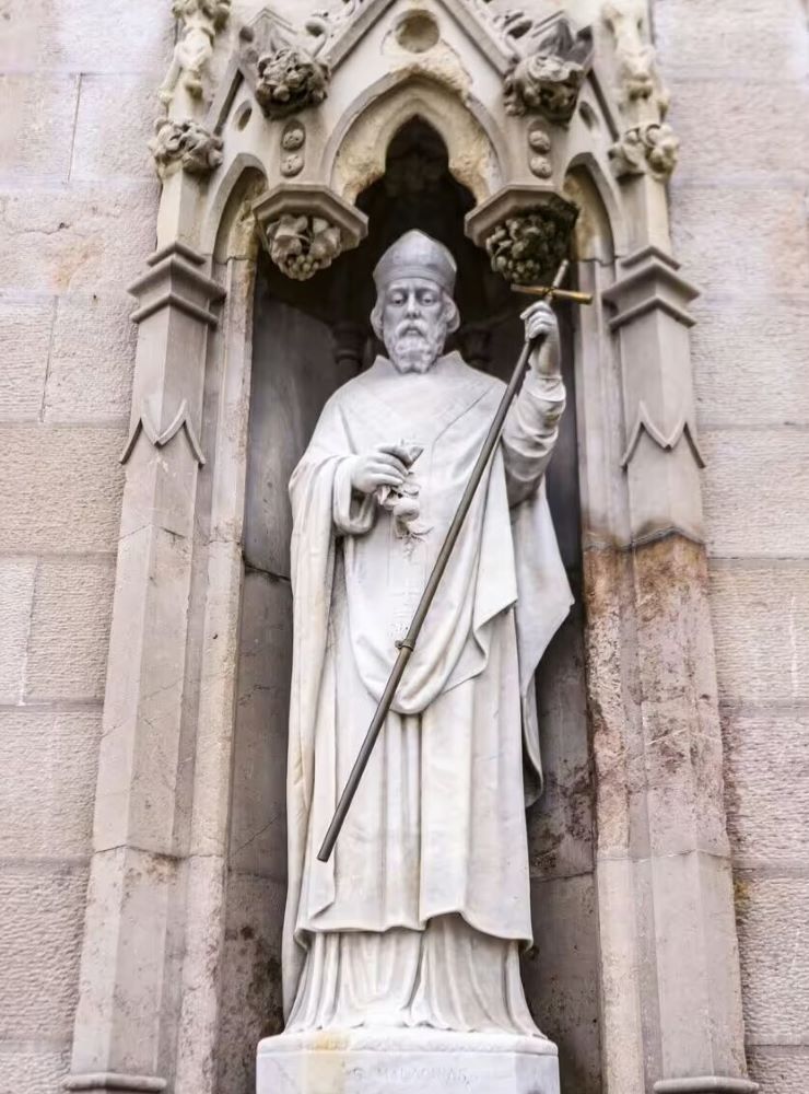 A Marble statue of Saint Malachy.