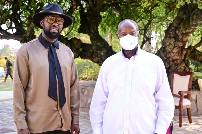 Eddy Kenzo with Museveni at Rwakitura.
